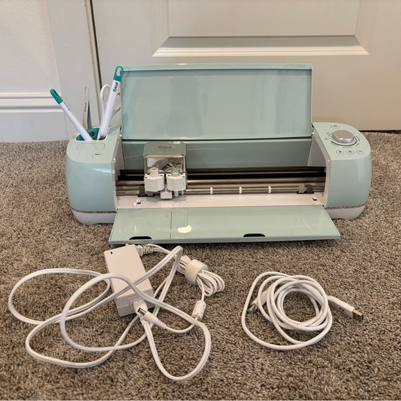 Cricut Explorer Air 2 | Included with cricut basic tools set, and with cords! - Picture 11 of 11